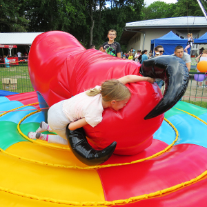 Dmuchany byk rodeo